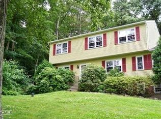 5 Carriage House Dr, Danbury, CT 06810