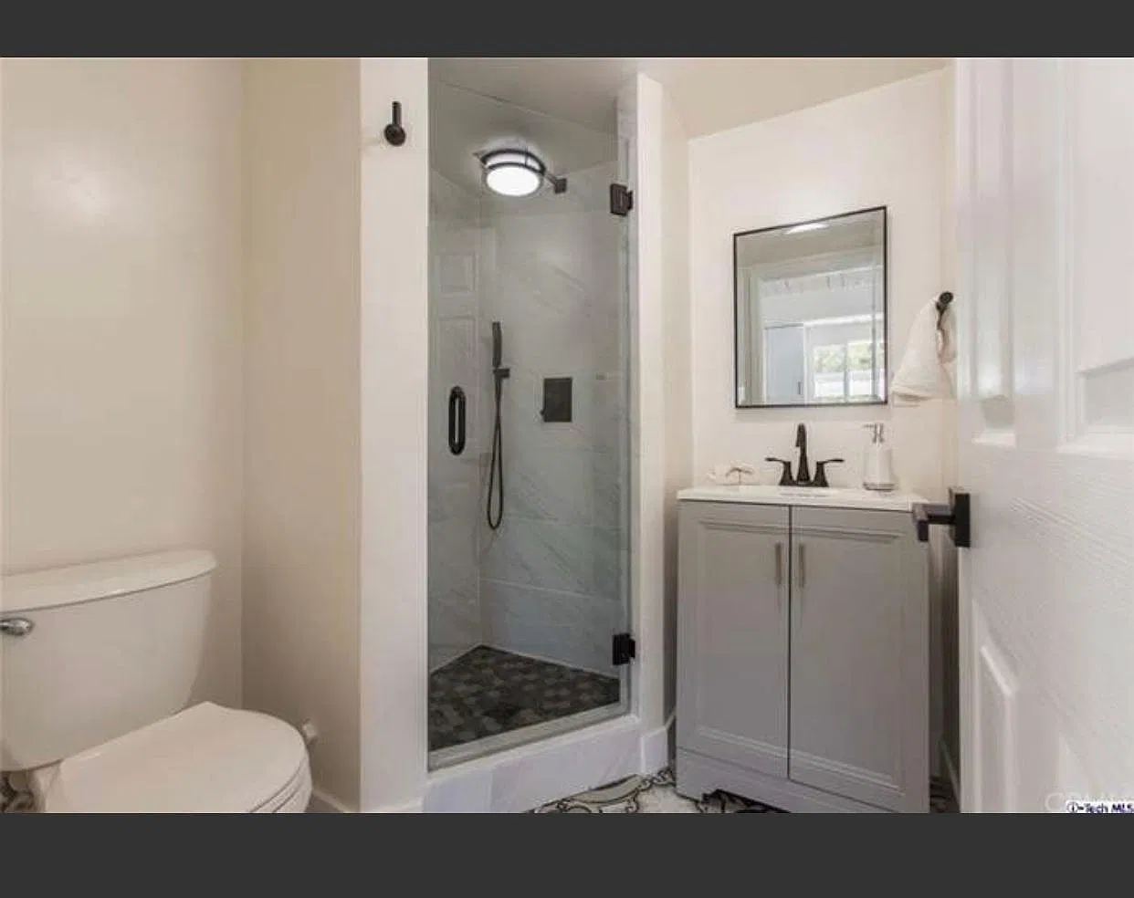 1 bed, 450 sqft, $1,850 — Photo 2