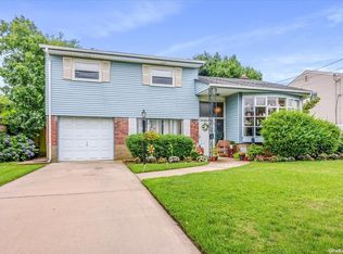 244 N Idaho Ave, Massapequa, NY 11758
