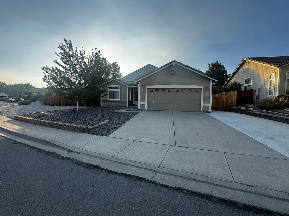 3215 Fairlands Dr