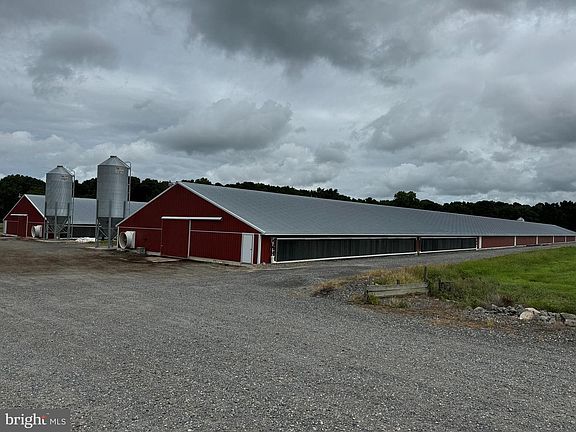 2nd image of 4689 Woodpecker Rd