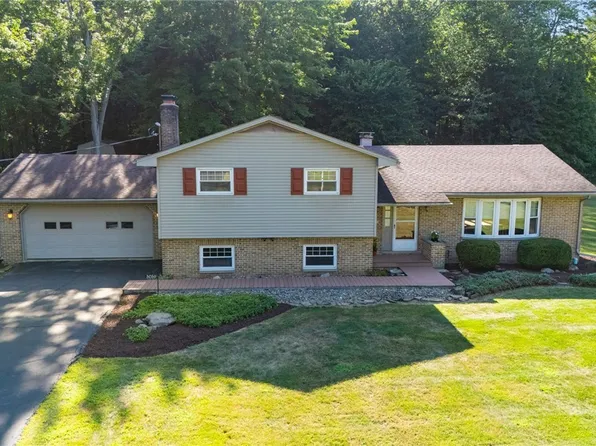 5059 Phillips Rice Rd, Cortland, OH 44410