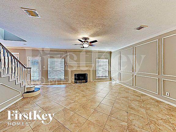 3rd image of 3910 Rock Springs Dr