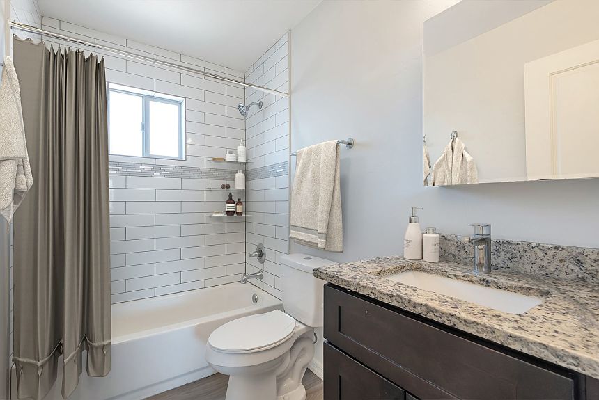 1st image of 838 E 9th St APT 22