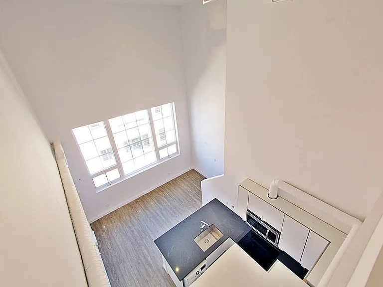 220 Dundurn St S — Photo 31