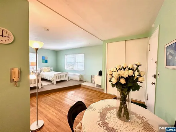 410 Park Pl APT 5J, Fort Lee, NJ 07024