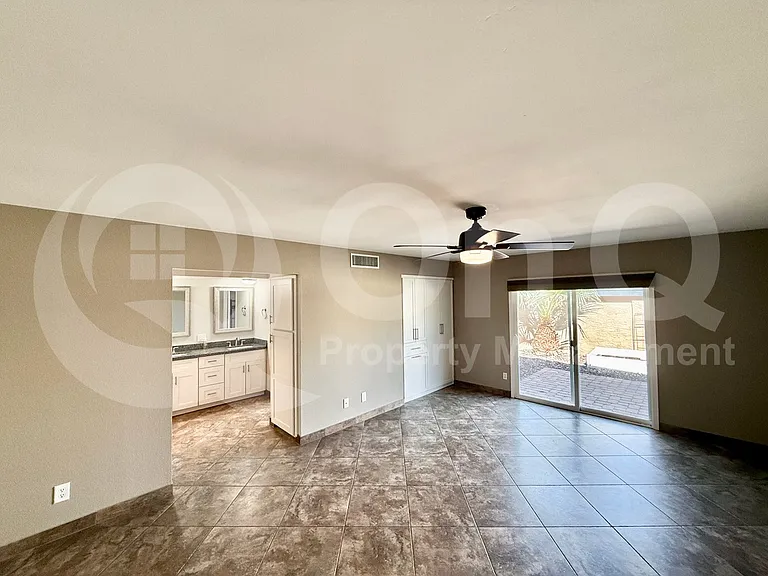 535 W Sweetwater Ave — Photo 7