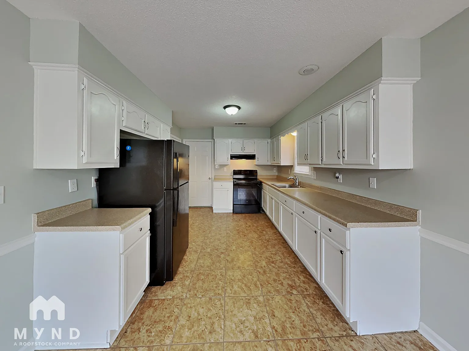 3 bed, 2.0 bath, 1195 sqft, $1,610 — Photo 3