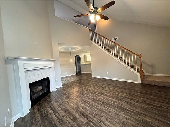 3rd image of 204 Park Pl