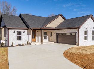 200 Belvedere Cir, Savannah, TN 38372