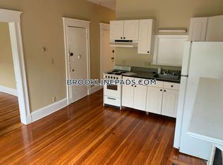 18 Parkway Rd APT 5, Brookline, MA 02445