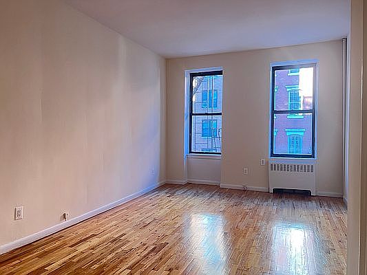 2nd image of 306 W 18th St APT 2D