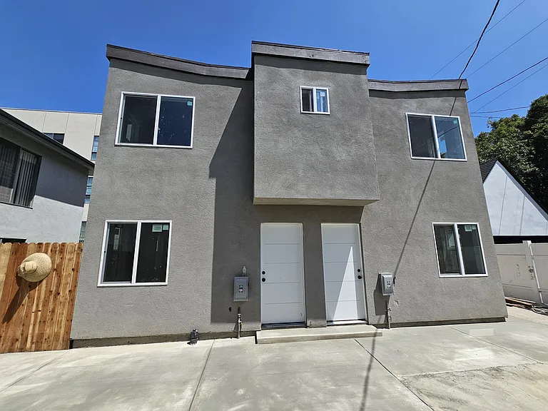 5019 Elmwood Ave #5019 — Photo 1