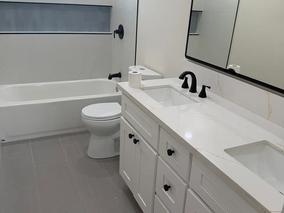 861 N Revere #C