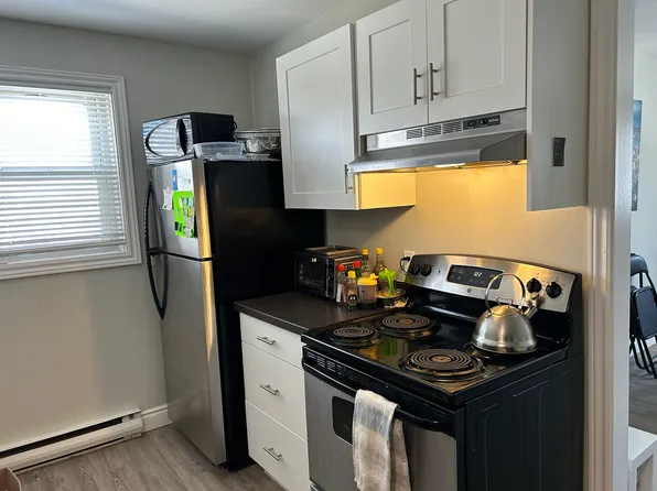 432 Barrie St #3, Kingston, ON K7K 3T9