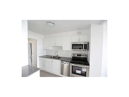 282 Romaine St Photo 1