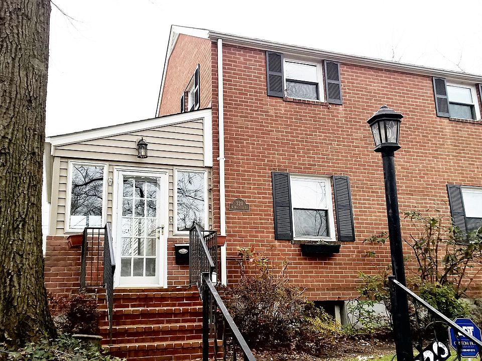 1st image of 220 N Wakefield St