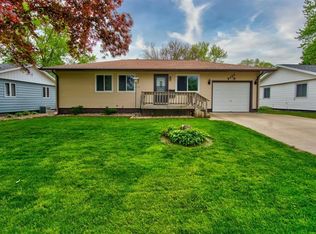 5121 Kesler Rd NW, Cedar Rapids, IA 52405