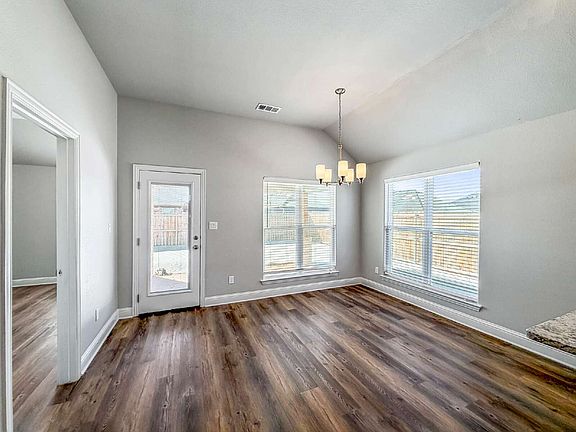 5th image of 2800 Orchid Dr