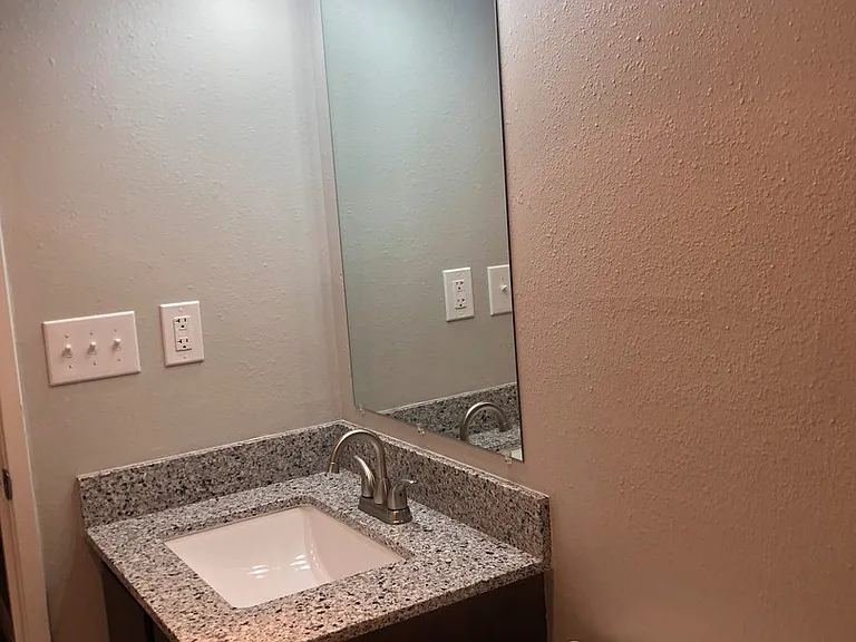 490 River Ave — Photo 10