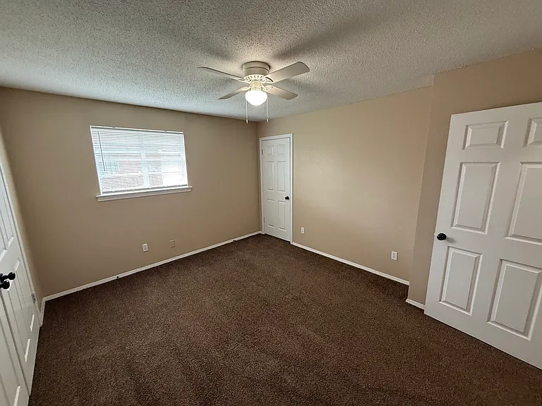 1048 University St — Photo 8
