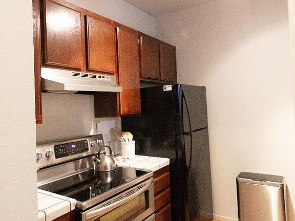 5th image of 1195 Foxchase Dr