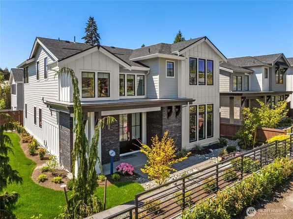 203 8th Avenue W, Kirkland, WA 98033