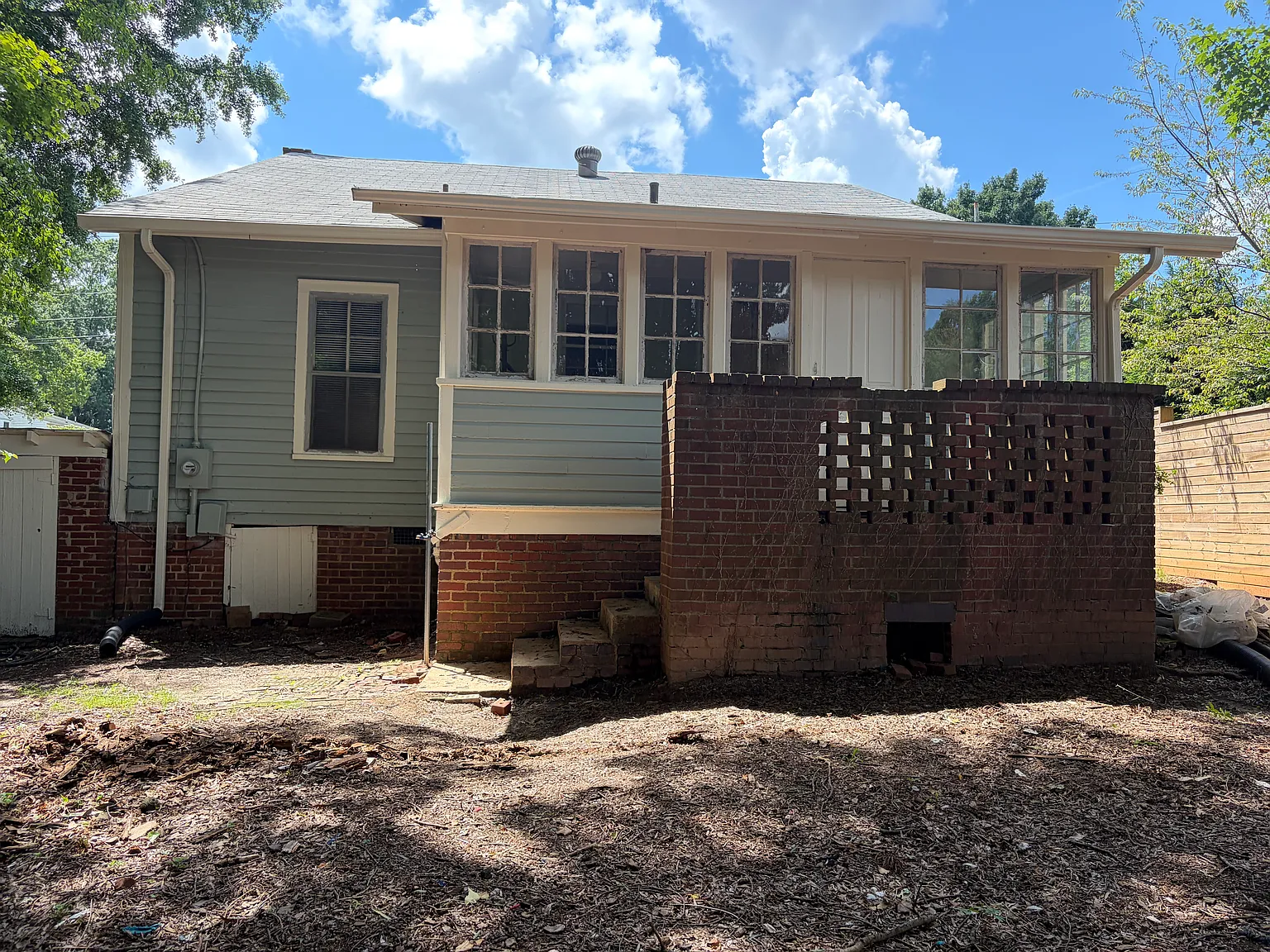 3 bed, 1200 sqft, $1,200 — Photo 2