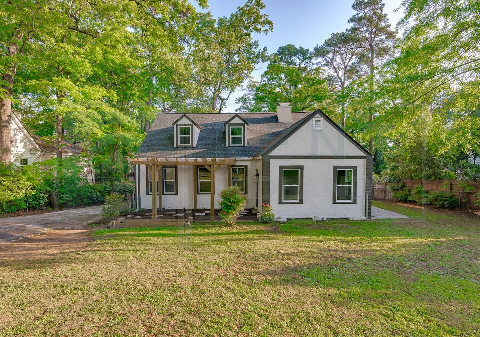 Beautiful Home in Melrose Heights — Photo 1