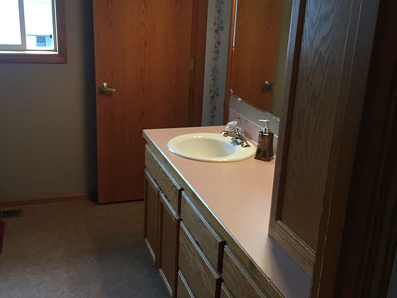 4th image of 504 S 15th St