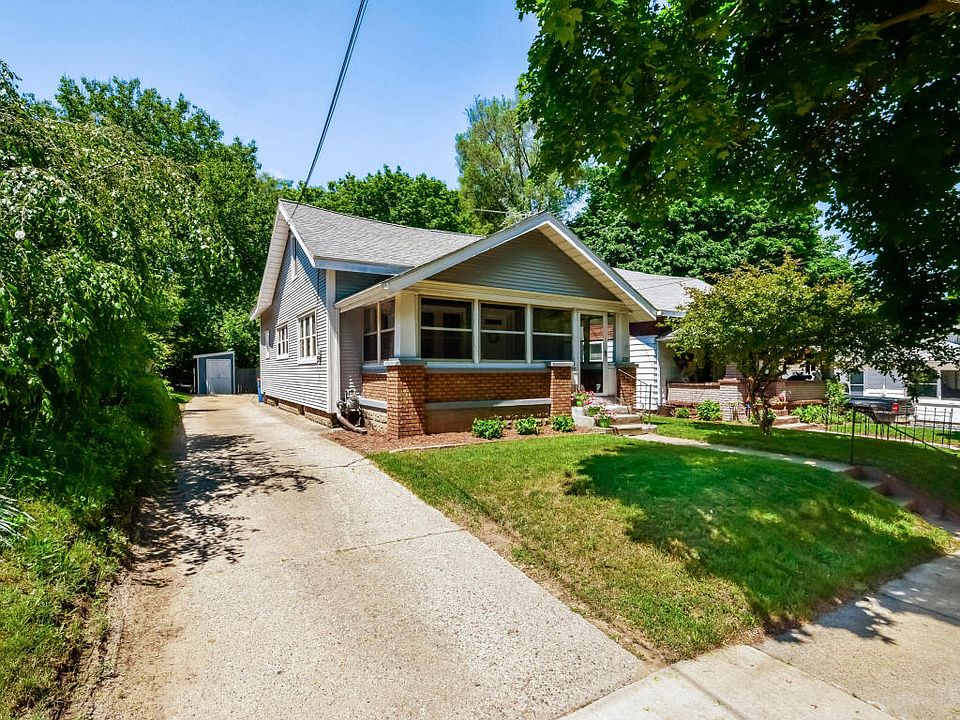 1st image of 2057 Coit Ave NE