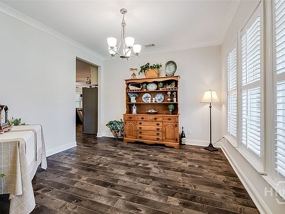 5th image of 17 Oakcrest Court