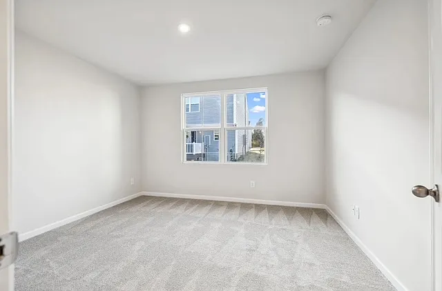 3 bed, 2.5 bath, 1220 sqft, $1,950 — Photo 4