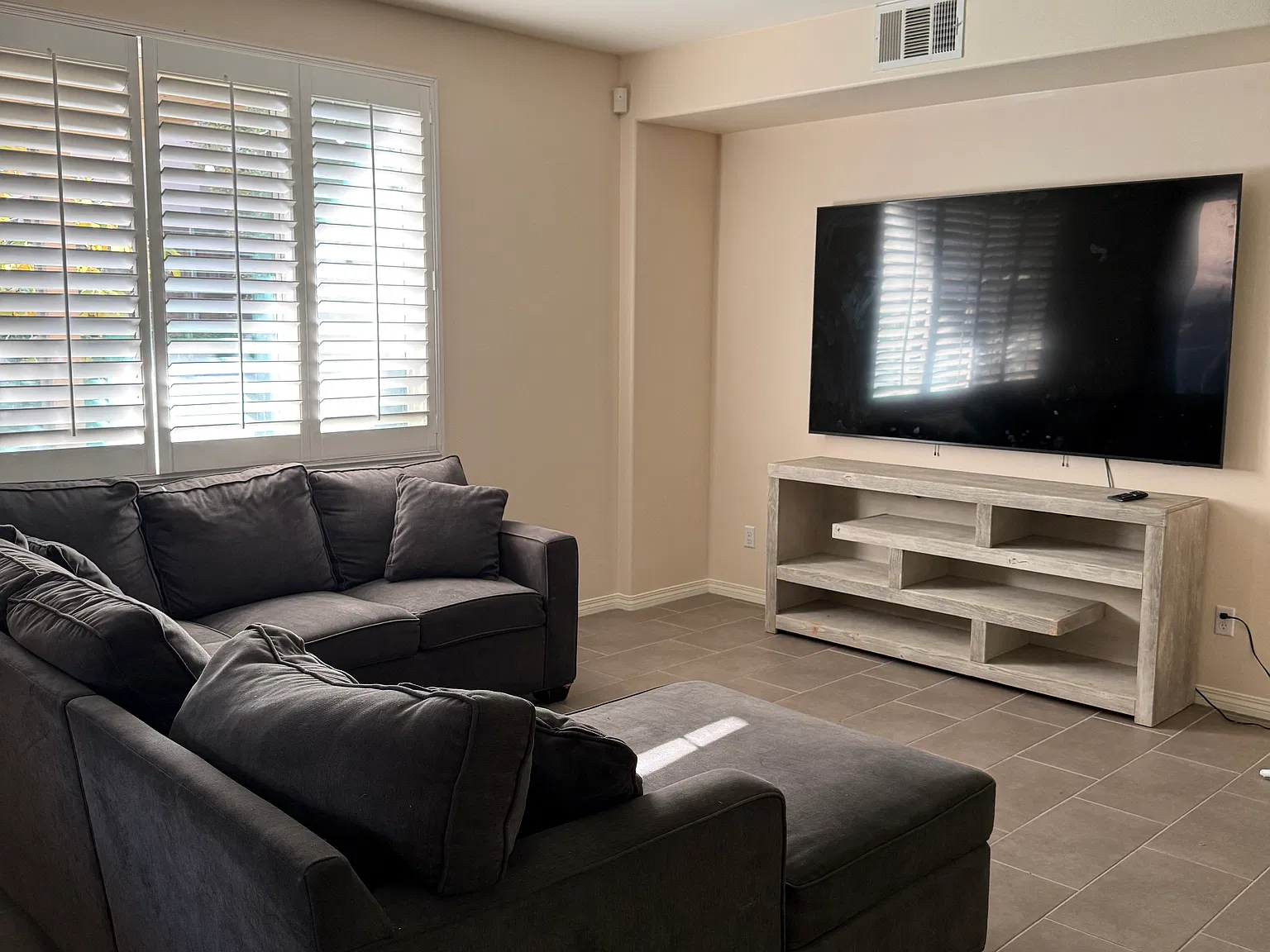 3 bed, 1821 sqft, $3,500 — Photo 2