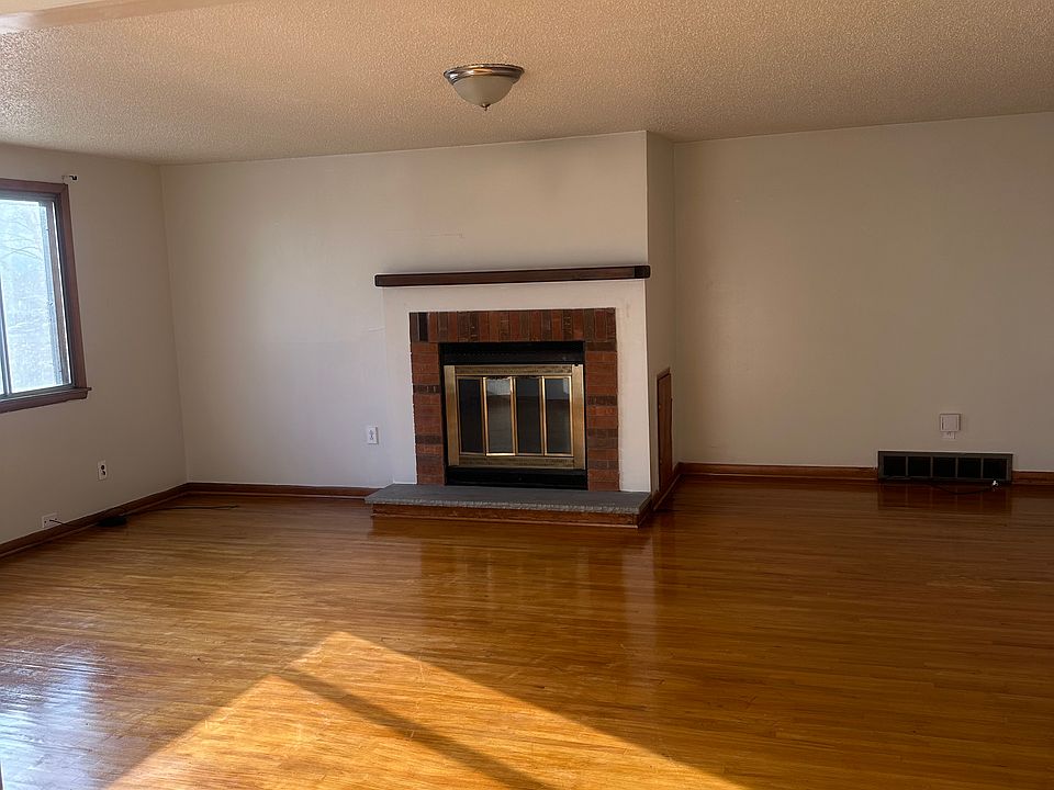 1st image of 226 N Creek Dr #1