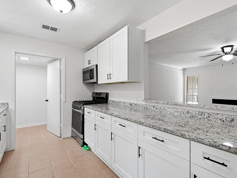 106 Sterling Ct — Photo 8