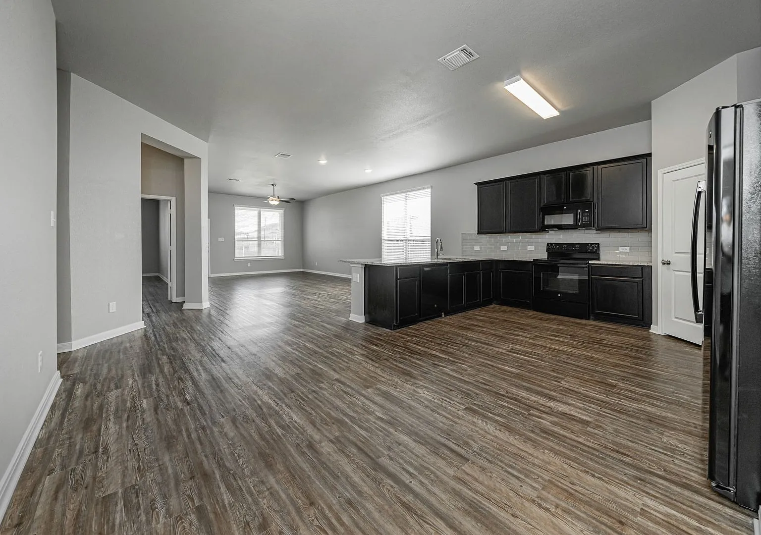 618 Fallbrook Dr. — Photo 3