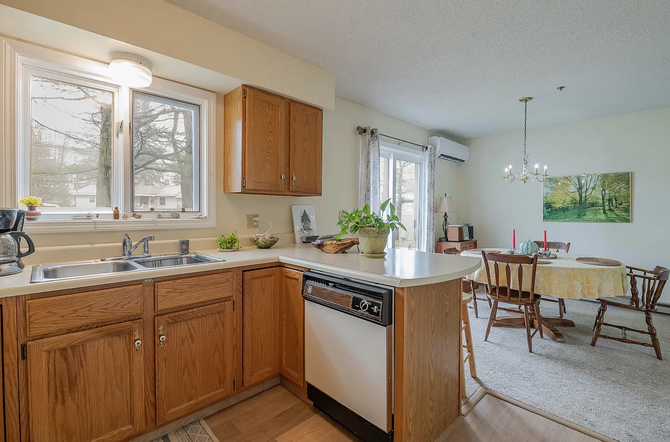 43 Pine Hill Dr — Photo 4