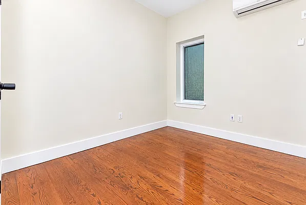 Bedroom, photo 5