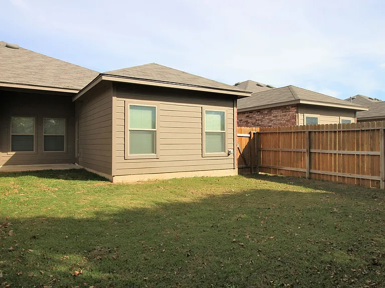 1209 Old FM 306 — Photo 14