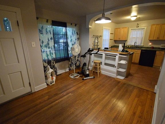 Kitchen & Dining Area
