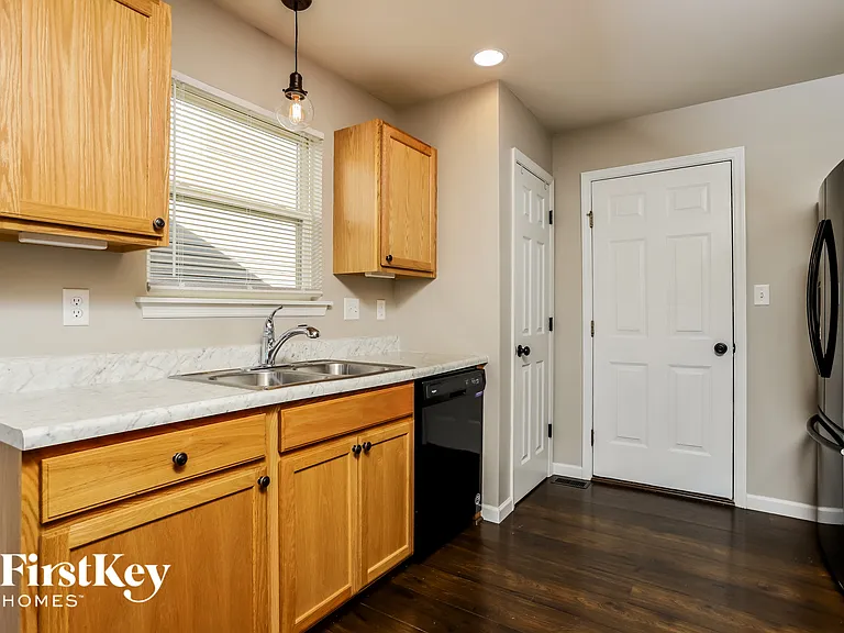 283 Cambridgeshire Ct — Photo 6