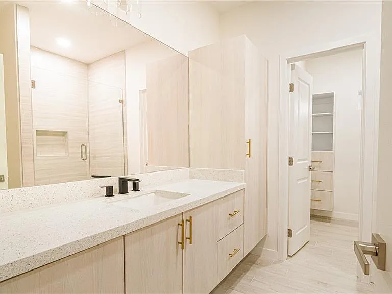 5805 Northwestern Ave #1 — Photo 10