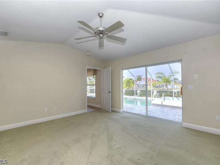409 SW 7th St — Photo 8