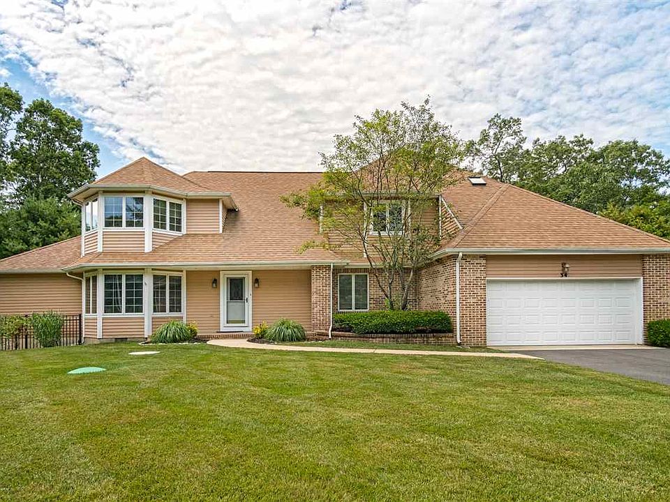 1st image of 34 Caledonia Dr