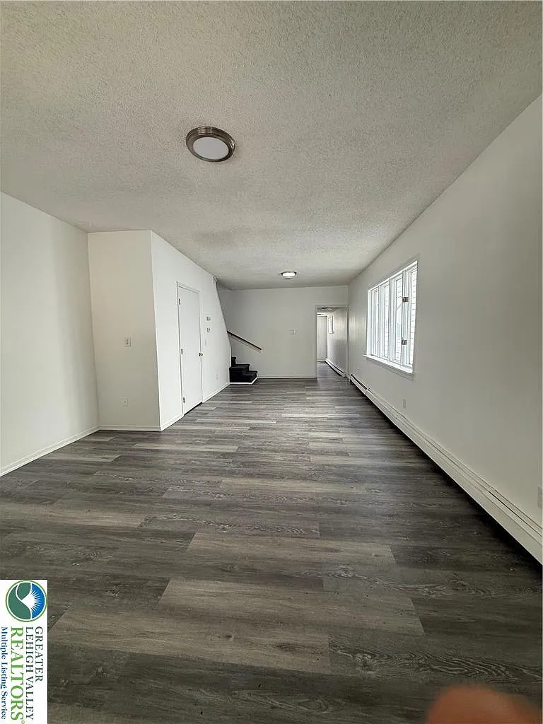 3 bed, 2024 sqft, $1,350 — Photo 3
