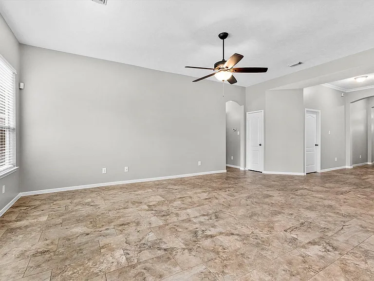 12719 Hart Hollow Ln — Photo 6