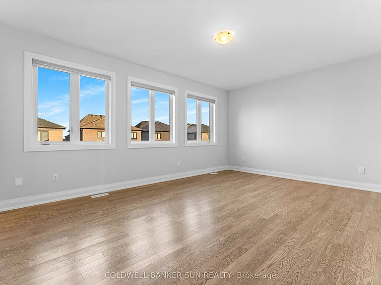 166 Prince Charles Cres — Photo 20