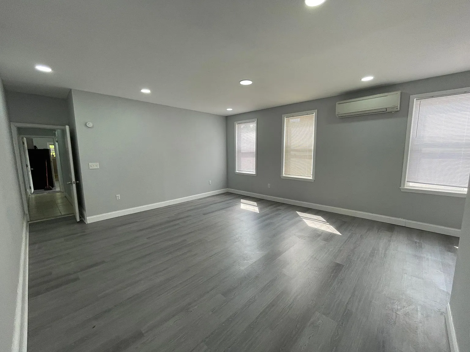 2 bed, 1000 sqft, $1,475 — Photo 3