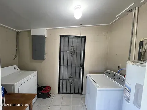 2856 Beachwood Blvd — Photo 16